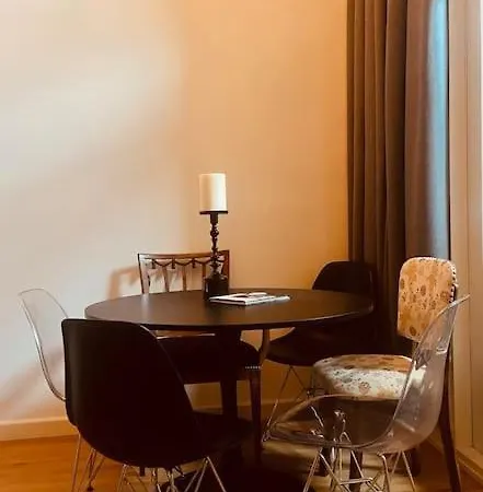 Apartment Historisch Grachtenpand In Centrum