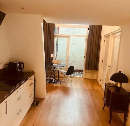 Appartamento Historisch Grachtenpand In Centrum Gouda