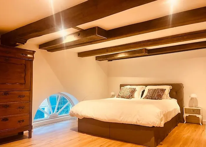 Historisch Grachtenpand In Centrum